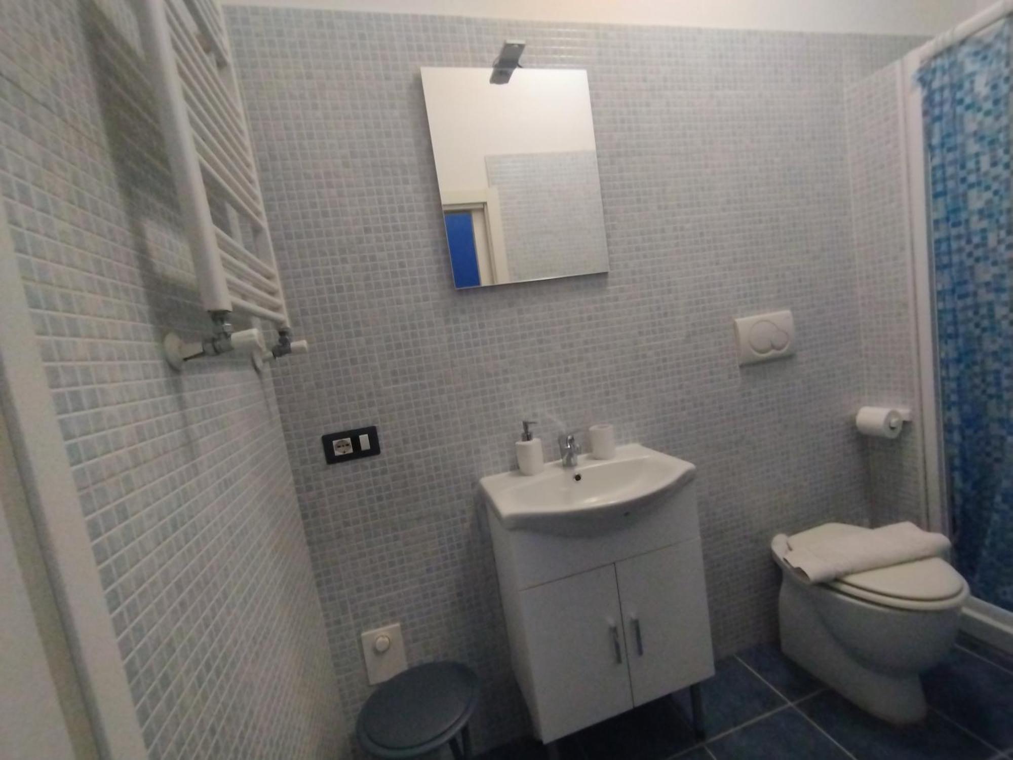 Adriatic Room 50 M Dalla Stazione Ferroviaria Di Ciampino E Dalla Navetta Aeroportuale Экстерьер фото