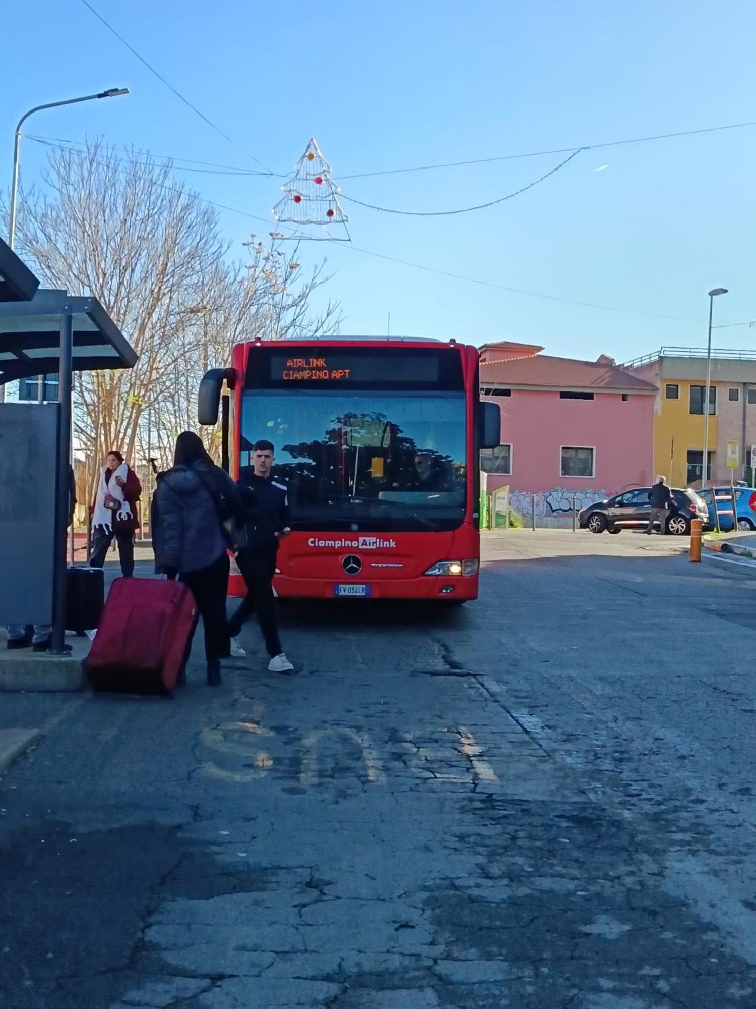 Adriatic Room 50 M Dalla Stazione Ferroviaria Di Ciampino E Dalla Navetta Aeroportuale Экстерьер фото